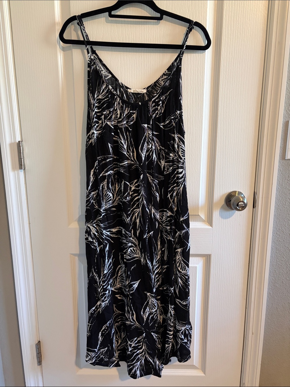 Cookies Clothing Hawaii - Black and White Floral Spaghetti-Strap Dress Large